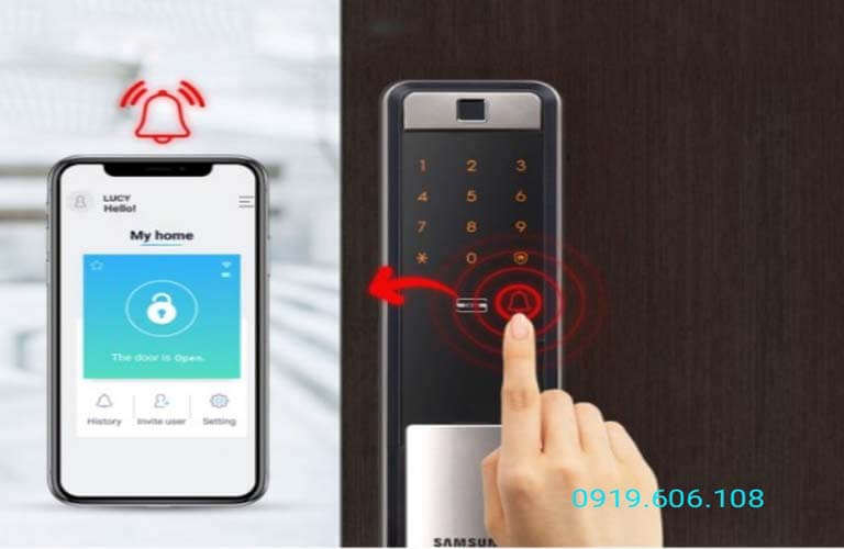 Khóa cửa thông minh Samsung SHP-DP609AS/EN có hiện thị chuông báo khi có khách đến và chạm vào biểu tượng chuông báo trên màn hình khóa