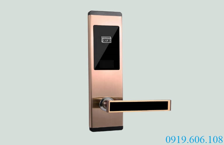 Sử dụng khóa cửa thẻ từ khách sạn OneLock HL006 sẽ giúp tránh được các rủi ro trộm cắp, mất đồ